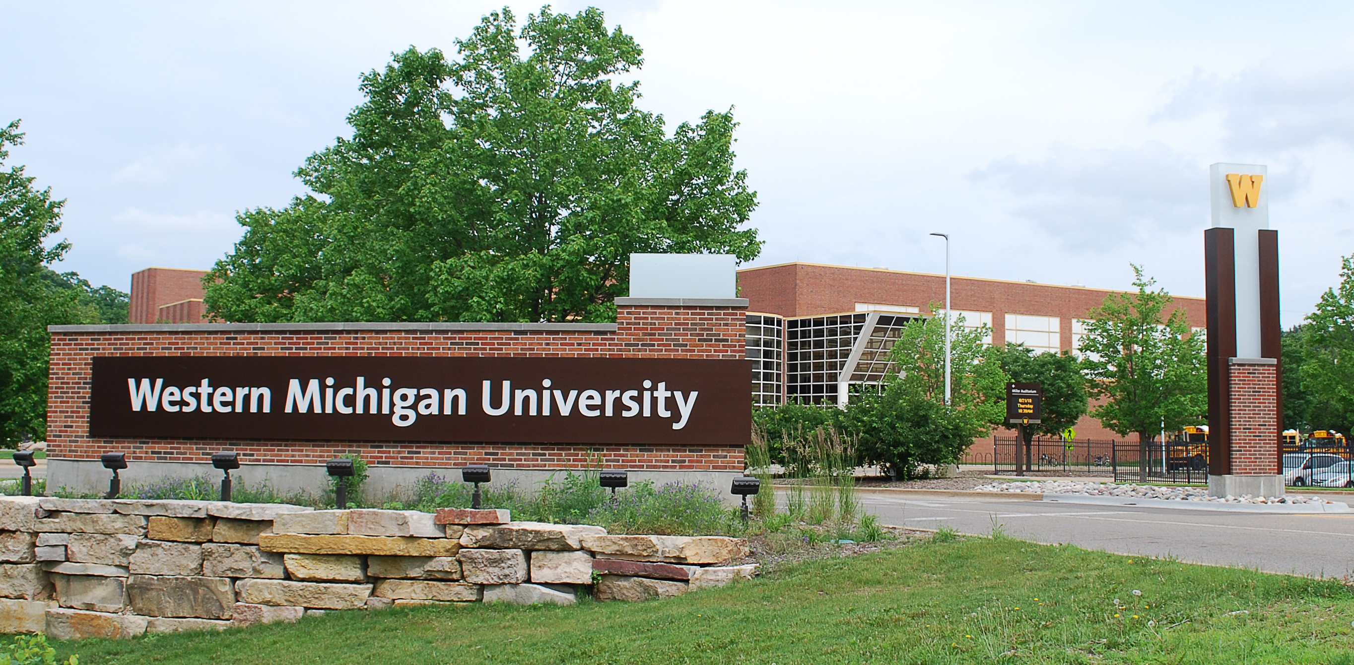A new signage system strengthens WMU's picturesque campus - Cloud Gehshan