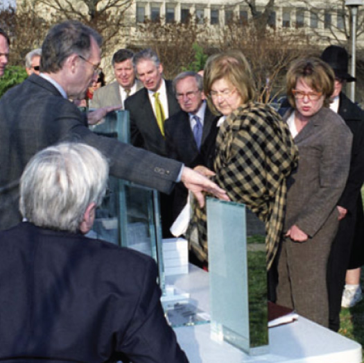 Outdoor presentation with glass samples