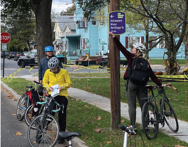 bicycle wayfinding sign placement